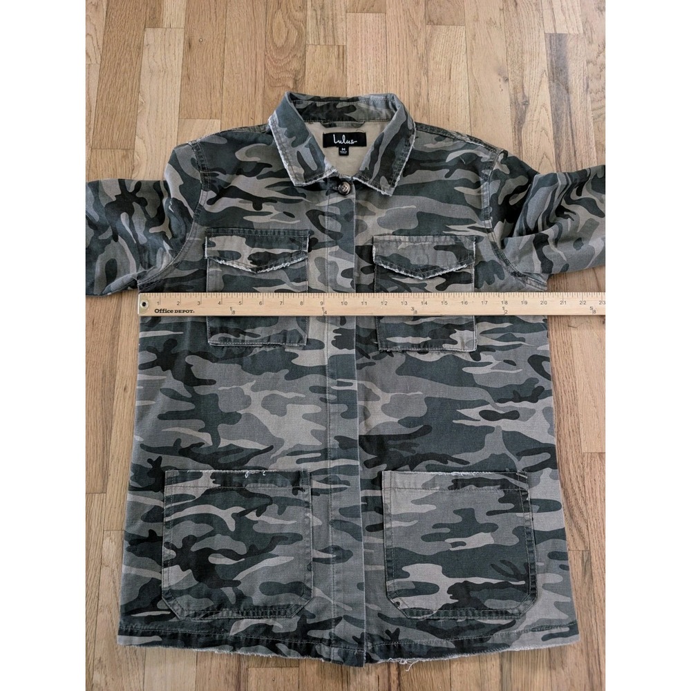 Lulus Camo Chore Jacket Shacket Lightweight Distressed Long Sleeve Womens Medium - Picture 7 of 16